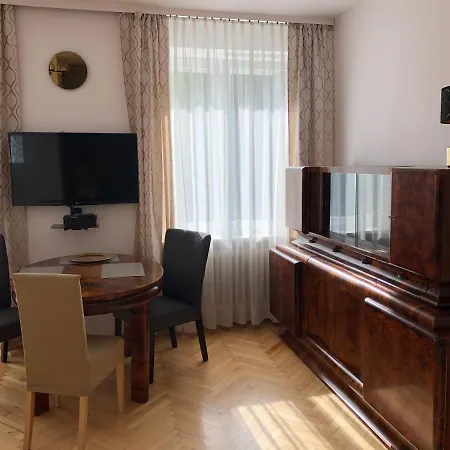 Art Deco Apartment Warschau